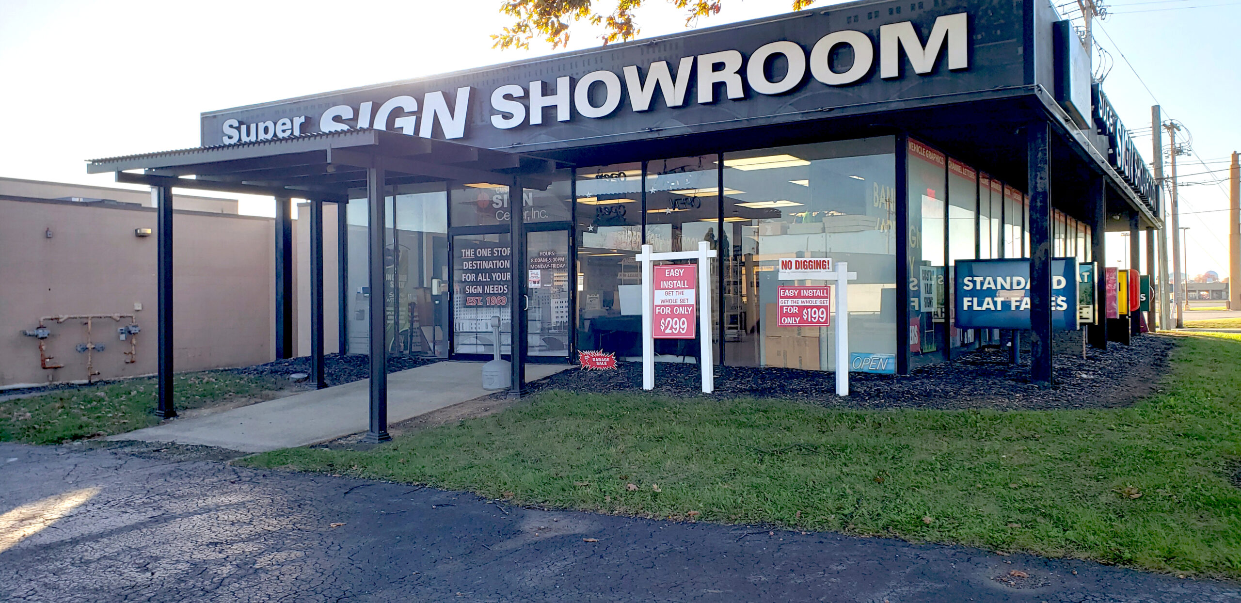 Custom Sign Center Super Sign Showroom exterior in Columbus Ohio displaying professional signage solutions